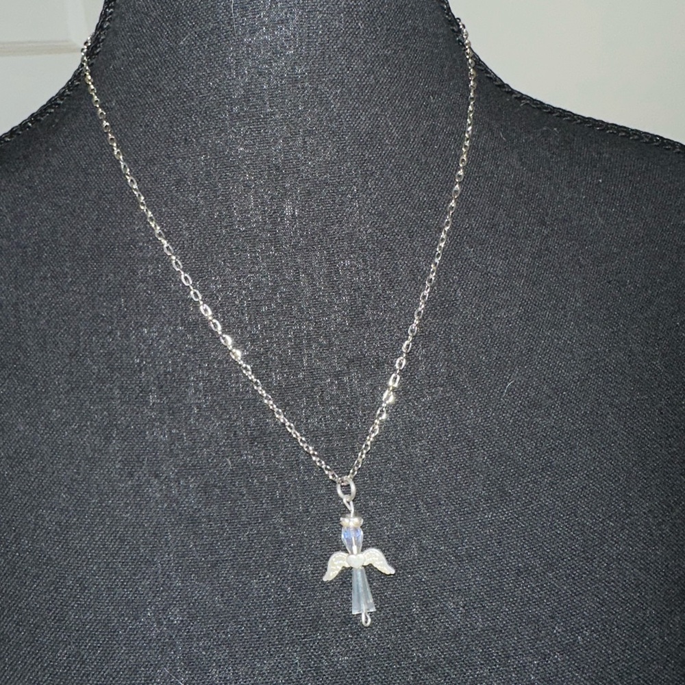 ☀️ 6 for $25 - NWOT Silver Tone Angel Pendant Necklace